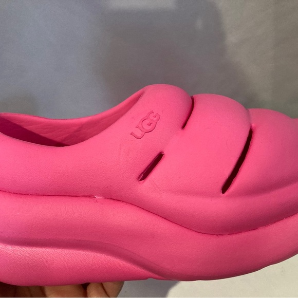 UGG Kids Pink Slip-On Shoes size 4 - Picture 5 of 5